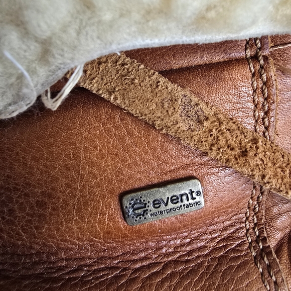UGG Boots Tan Brown Leather Women's Size 7 Sheepskin Lined Waterproof F8007G - Picture 7 of 12
